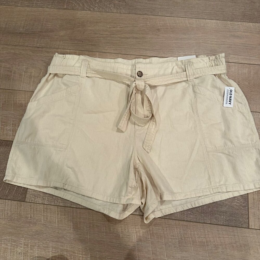 OLD NAVY WOMENS XXL CREAMY WHITE SHORTS NEW